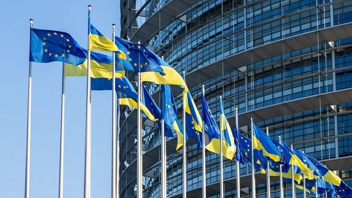 A nyugdíjak csökkenéséhez és a 13. havi ellátás megszűnéséhez is vezethetne hazánkban Ukrajna uniós csatlakozása