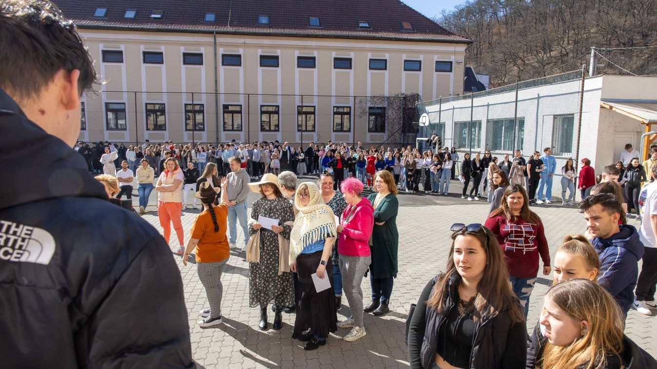 Szabadulószobától a „Közgé” indulókig: így mulattak a salgótarjáni diákok (videó, fotók)