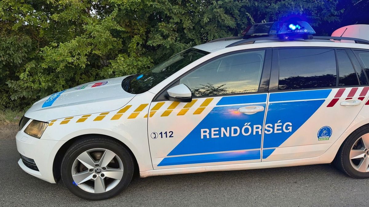 Baleset történt a 2-es főúton