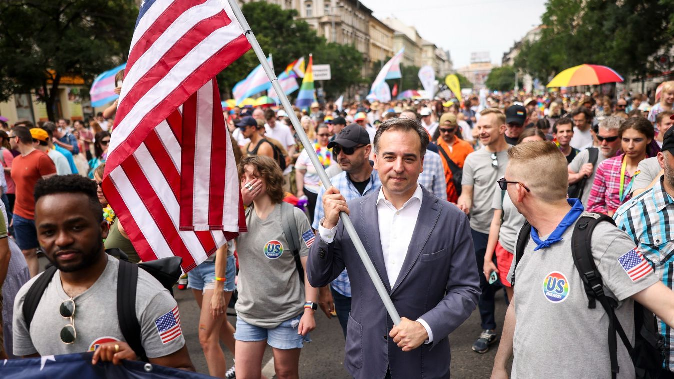 Mutatjuk, ki váltja David Pressmant Budapesten