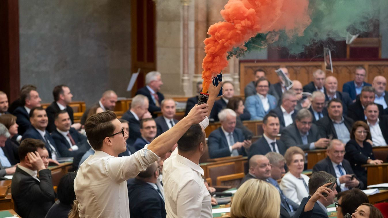 Büntetőfeljelentést tett Kövér László a parlamenti rendbontás miatt