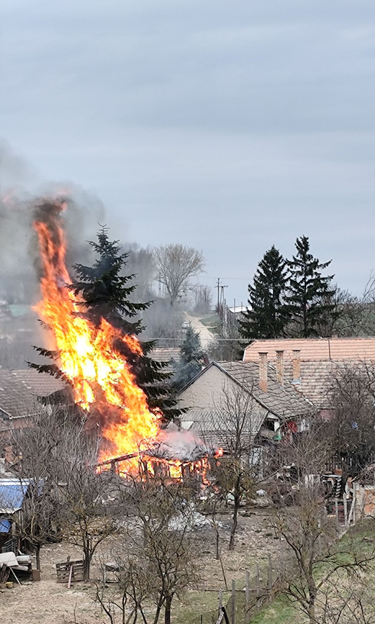 Többméteres lánggal égett a tűz Nagyorosziban