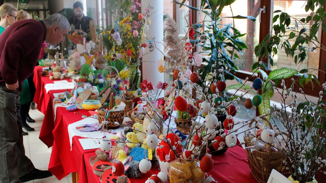 Tojásfestésben versenyeztek a salgótarjáni időskorúak otthonában