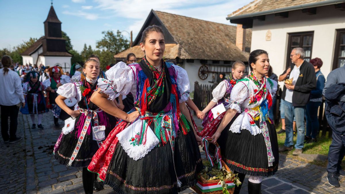 Népviselet Napja, népviselet, hagyomány