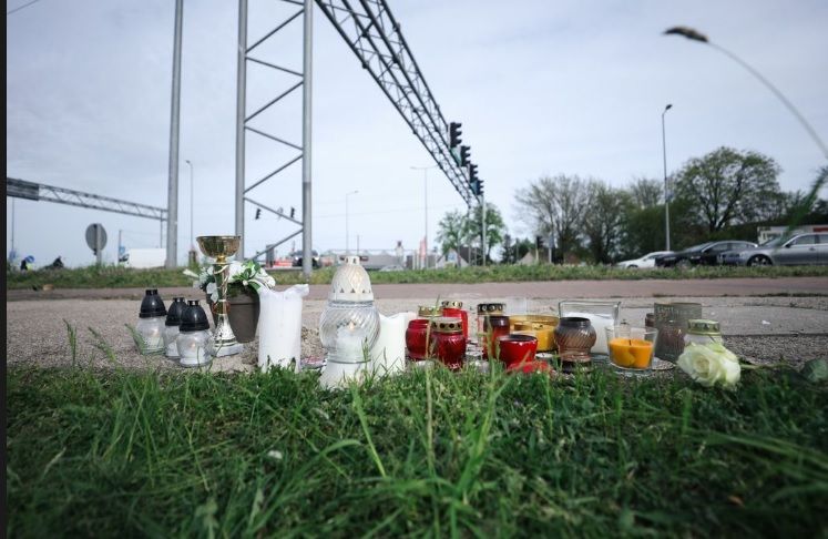 Varga Ákos Alma balesetének helyszínén égnek a gyertyák