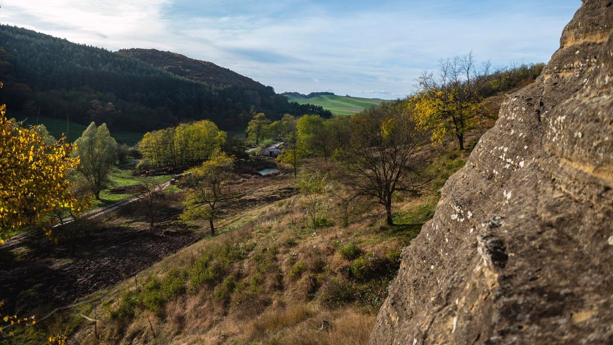 Kishartyán, Kőlyuk-oldal, kirándulóhely