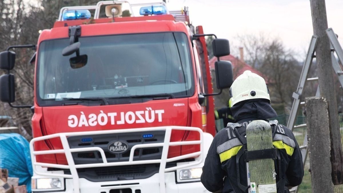 motorbaleset, 21-es főút, tűzoltók, teljes útzár