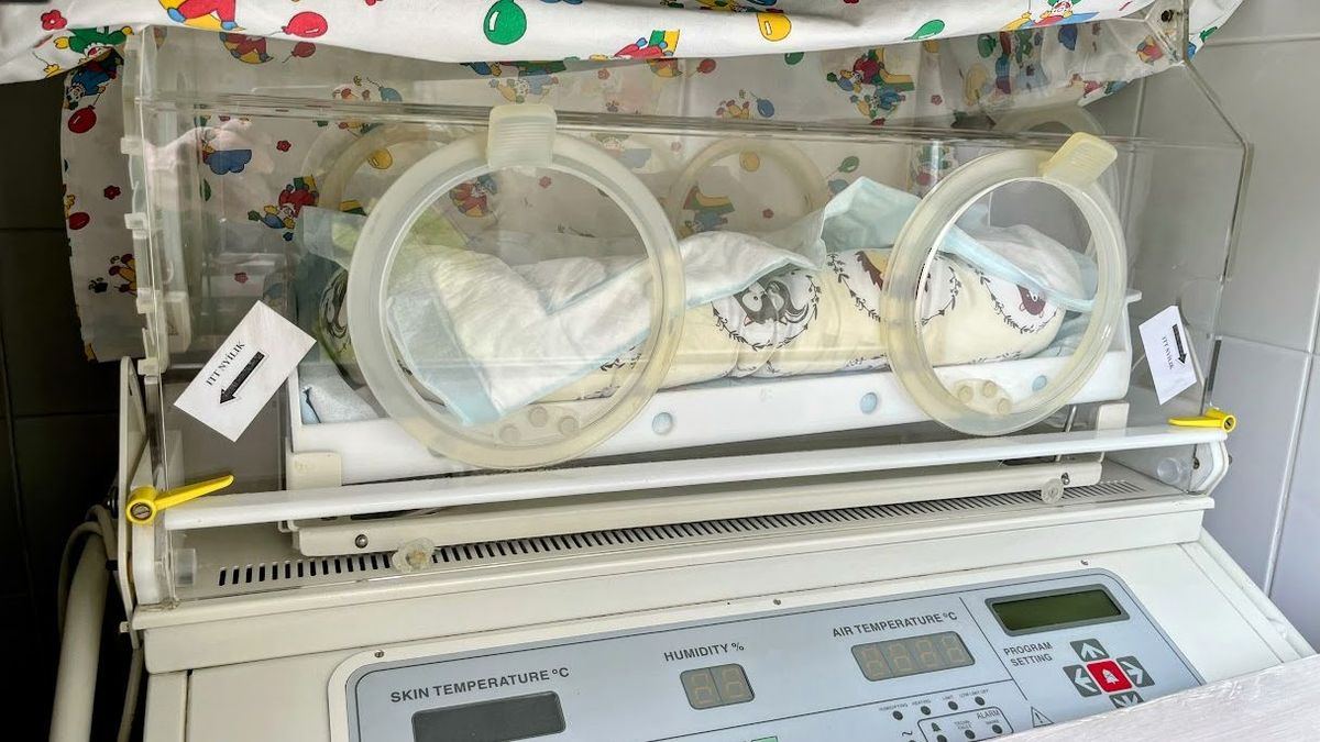 Tündéri újszülöttet hagytak a salgótarjáni kórház inkubátorában – mutatjuk, milyen nevet kapott