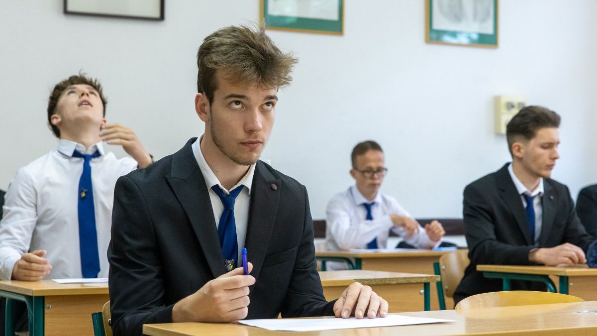Az érettségi hősei: ma több mint 1500 nógrádi diák kezdte meg a vizsgát