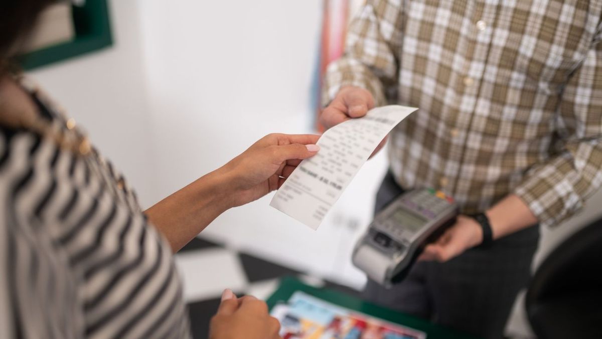 A NAV ellenőrei most az élelmiszerboltokat veszik leginkább górcső alá