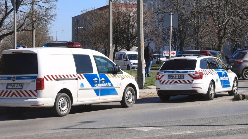 A részeg sofőr egy villanyoszlopnak is nekicsapódott (képünk illusztráció!)