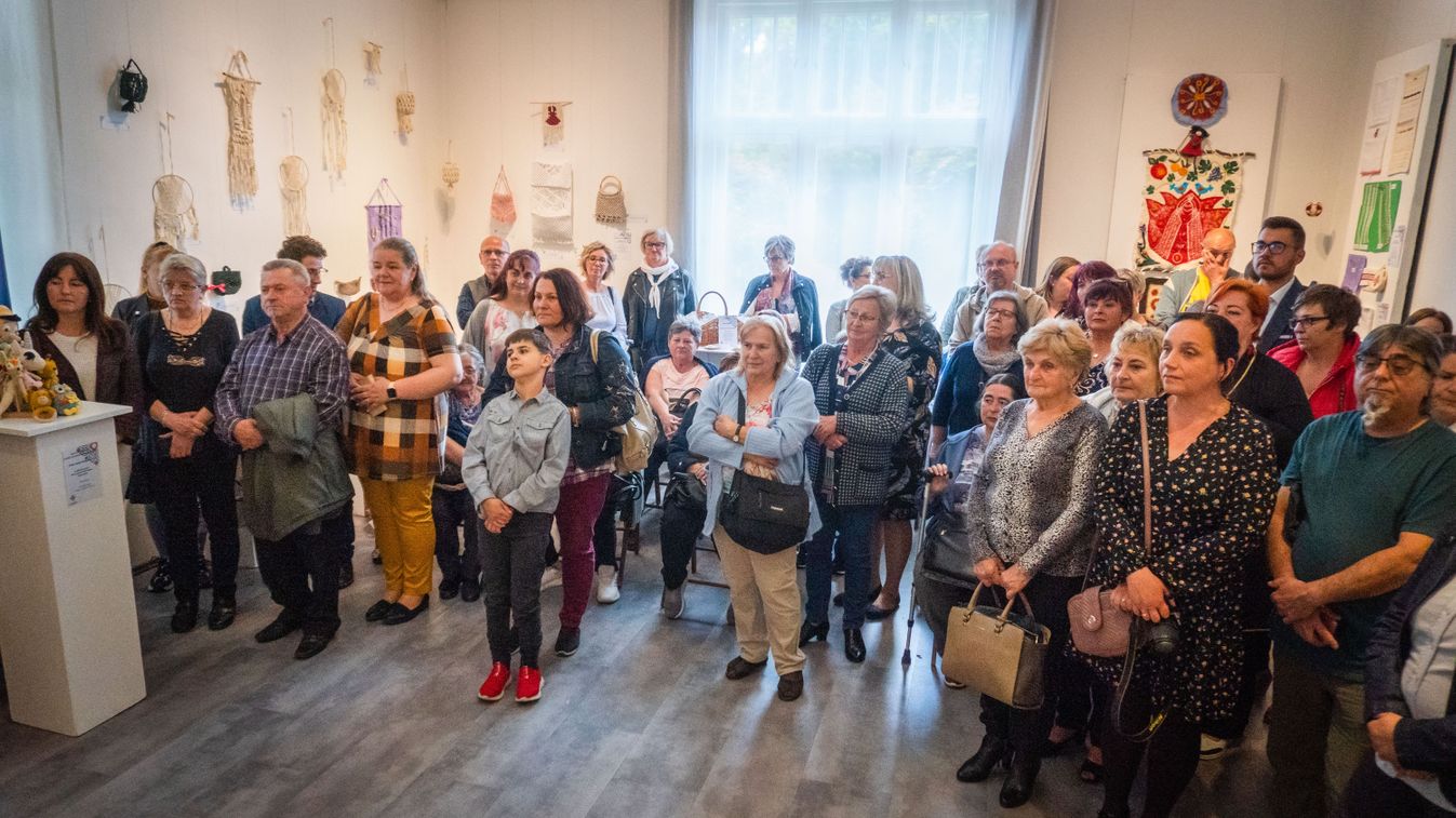 Quillingtől a makramén át a szövésig – Balassagyarmaton mutatkoztak be a palócföldi alkotók