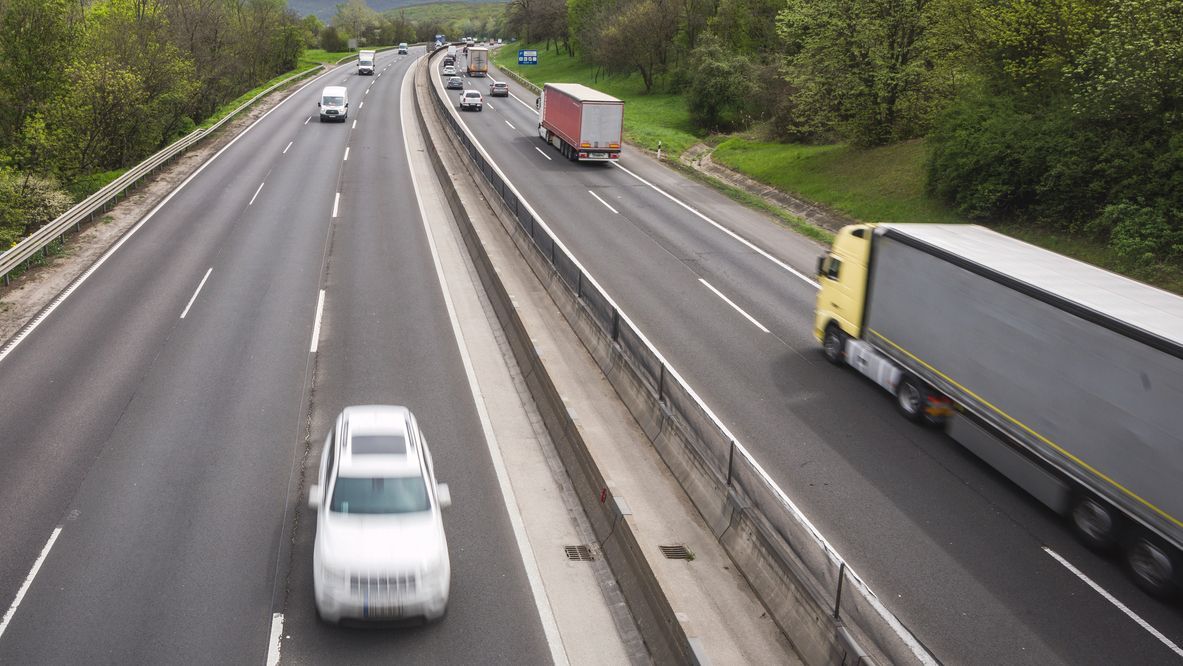 Kamionstop: éjszakai szabad időablakokat nyitottak a pünkösdi hosszú hétvégén