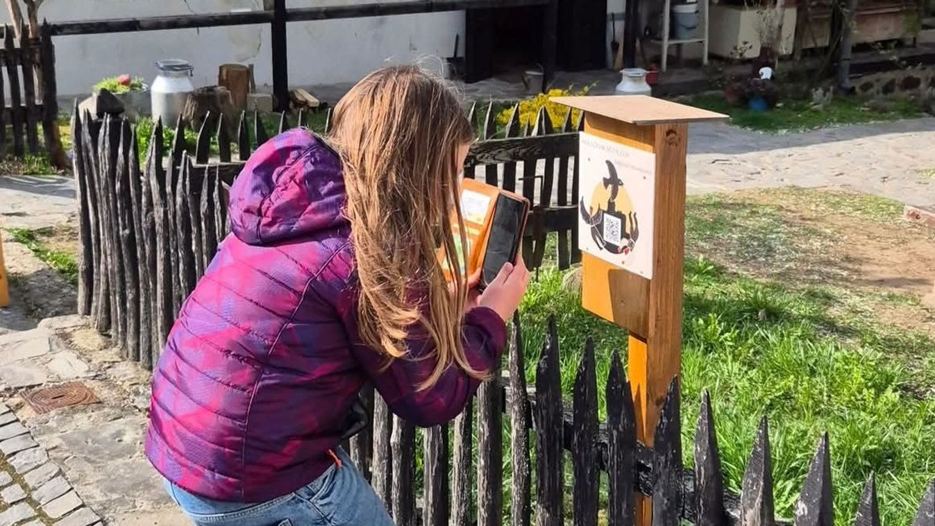 Olyat fejlesztett egy helyi nő Hollókőn, hogy megszólal – turistamágnes lehet Szilvia ötlete