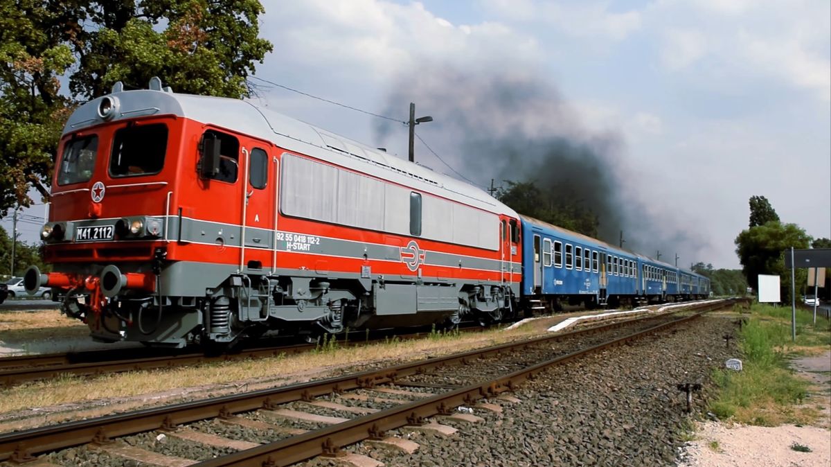 Retro vonat Csörgő mozdony és a Mátra-vidéki Tekergő Expressz szerelvénye
