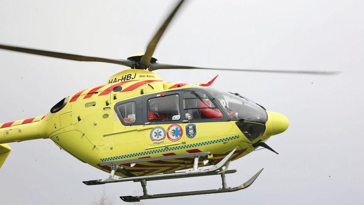 Mentőhelikoptert riasztottak az M3-asra! Súlyos baleset bénította meg a sztrádát