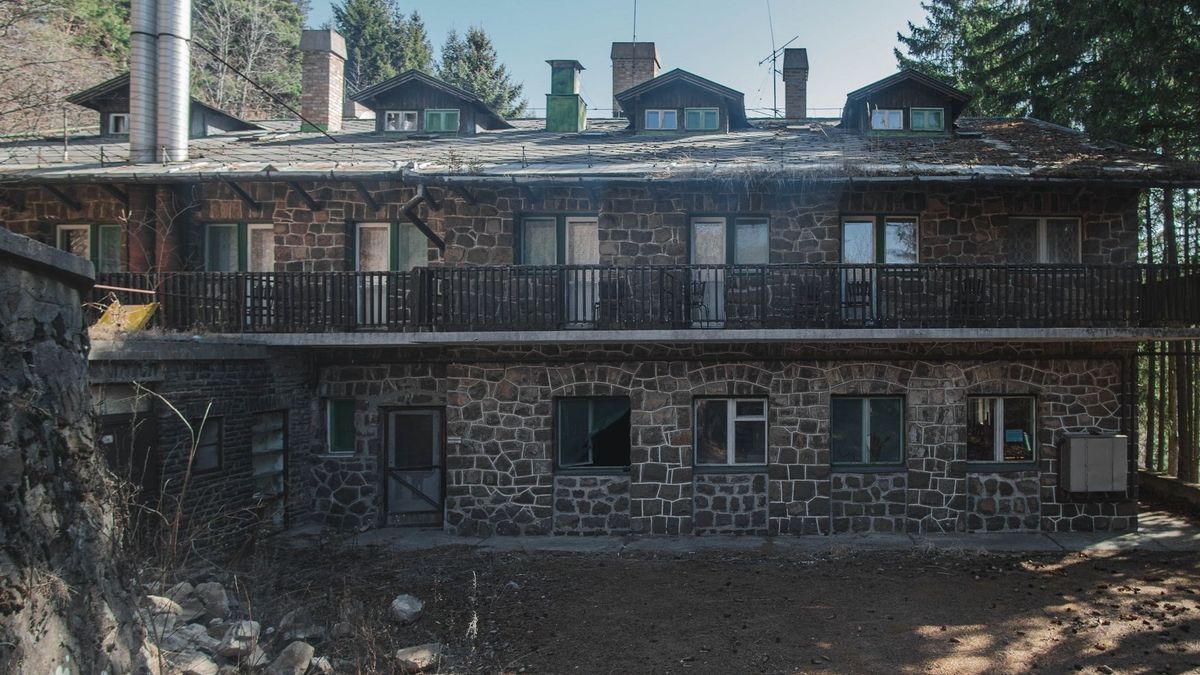 Urbex fotón a Hotel Jager, így fest a szellemhotel a Mátra szívében