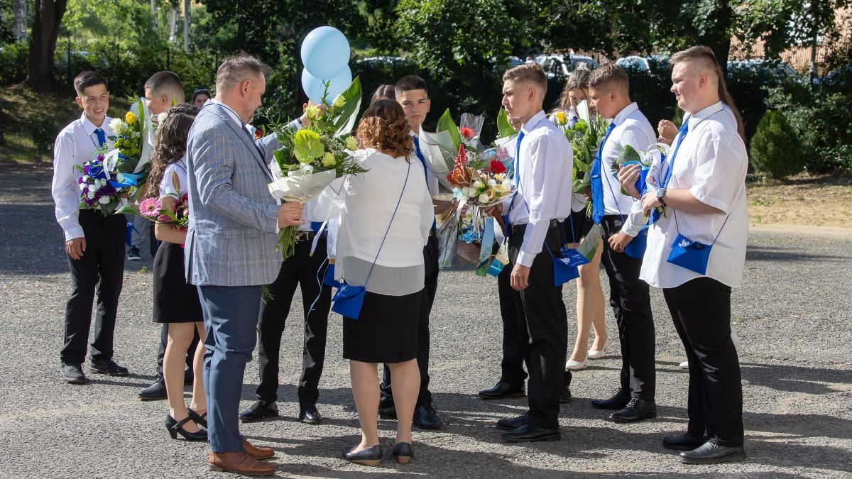 Ballagás a Kossuthban: léggömbökkel búcsúztak a végzősök