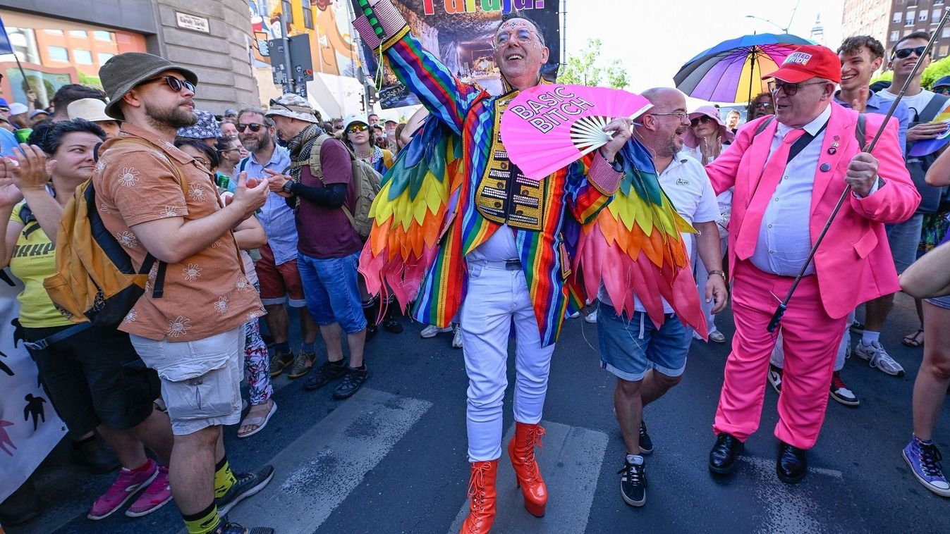 Gyermekek előtt, törvényeket semmibe véve zajlott a Budapest Pride