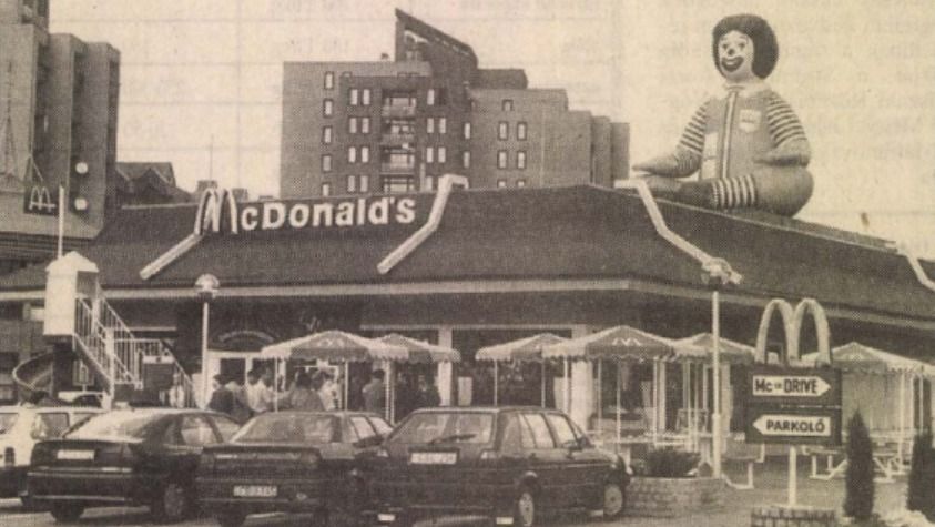 Salgótarjánban nyitották meg hazánk hatvanadik McDonald's-át. A gyorsétterem, amit mindenki csak "Mekinek" hív, 1997 júniusa óta töretlen sikernek örvend a vármegyeszékhelyen