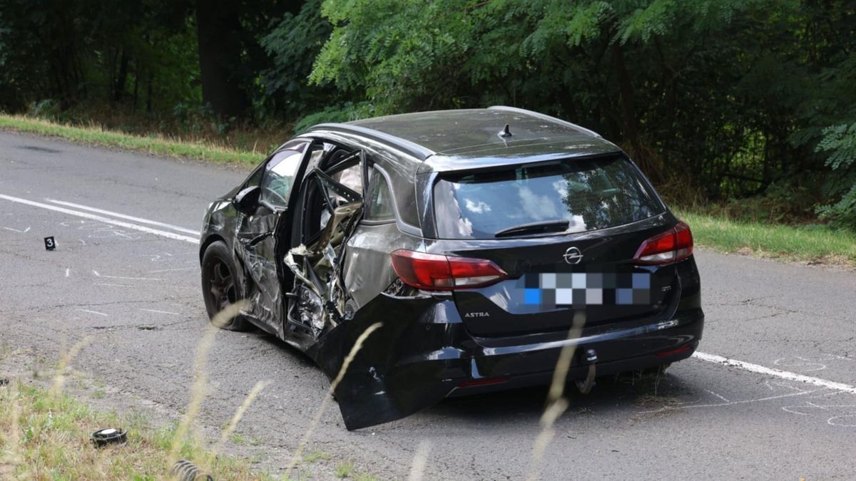 Halálos baleset történt, durván összement a mentő és az autó Nógrádban – fotókkal, videóval