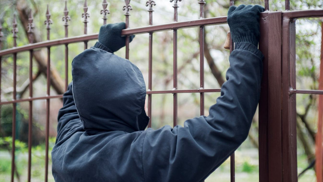 Felnyársalta a vaskerítés a rendőrök elől menekülő tolvajt