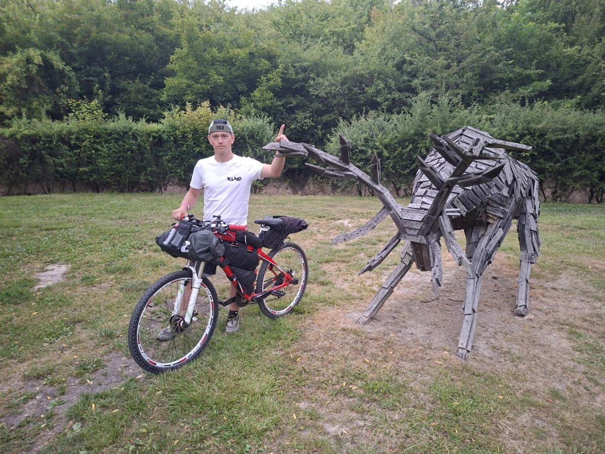 Cseh Péter salgótarjáni kerékpáros fantasztikus helyeken taposta pedált