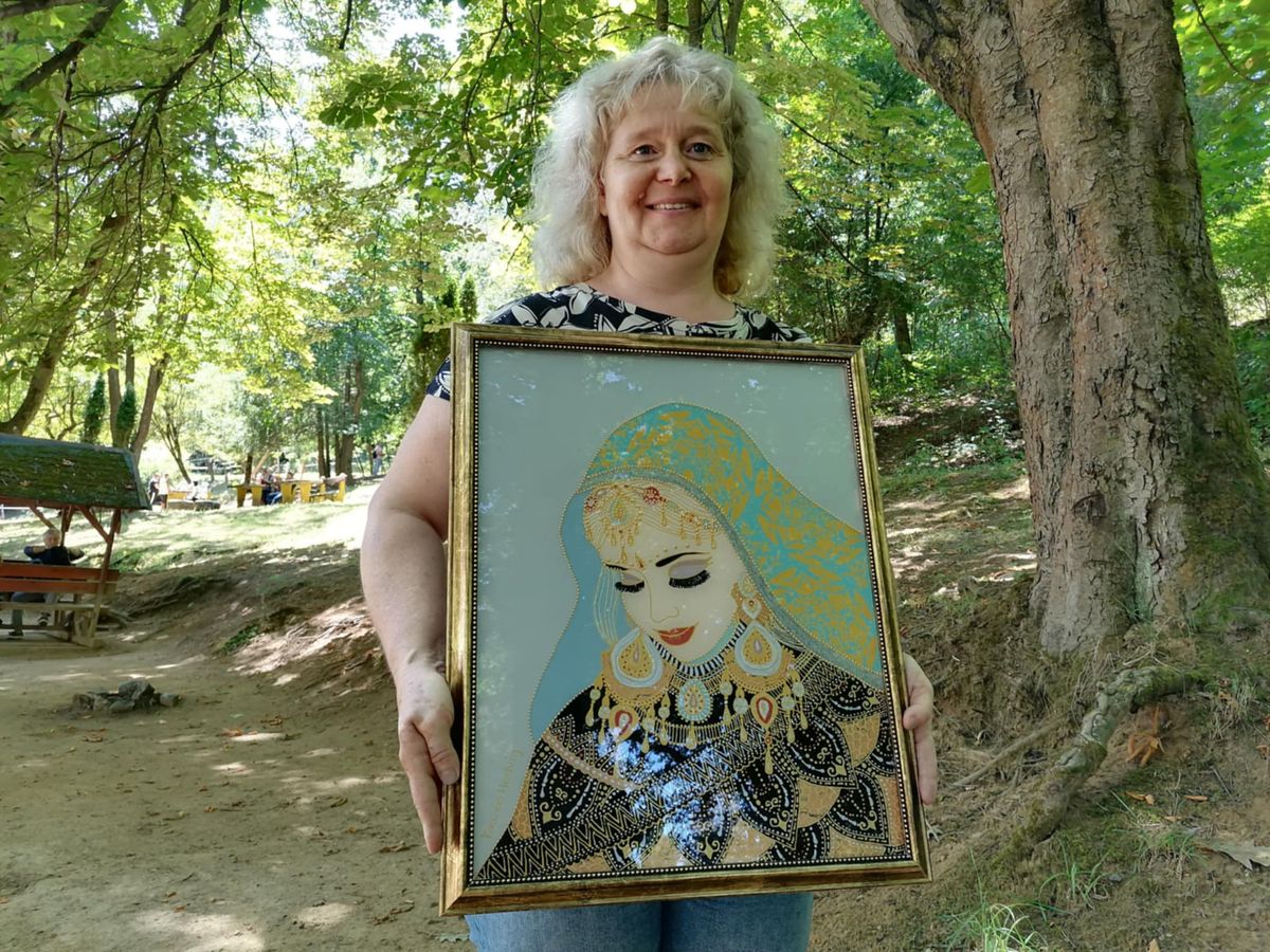 Kaszás Hedvig üvegfestő művész gyönyörű alkotásait is meglehet csodálni a Kapocs Fesztiválon