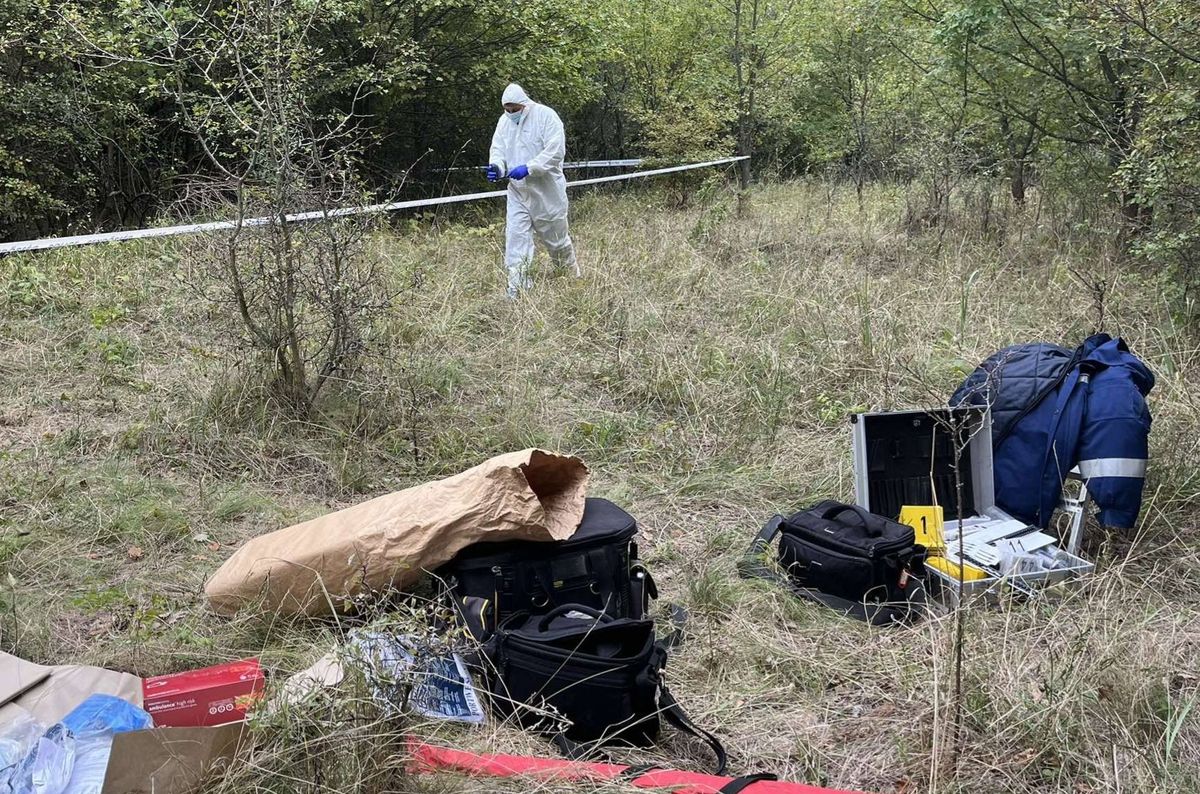 Egy bokorban találta meg Kaszás Nikolett holttestét az egyik mentőkutyás kutatócsoport. A helyszíni szemle véget ért, a begyűjtött adatokat, tárgyakat szakértők bevonásával vizsgálják majd.