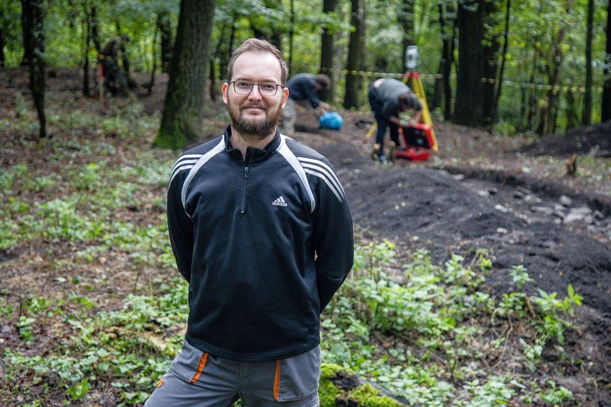 Szolnoki Tamás, az ásatás vezető régésze és a Dornyay Béla Múzeum munkatársa arról beszélt nekünk, milyen munkálatok folynak a salgói várnál.