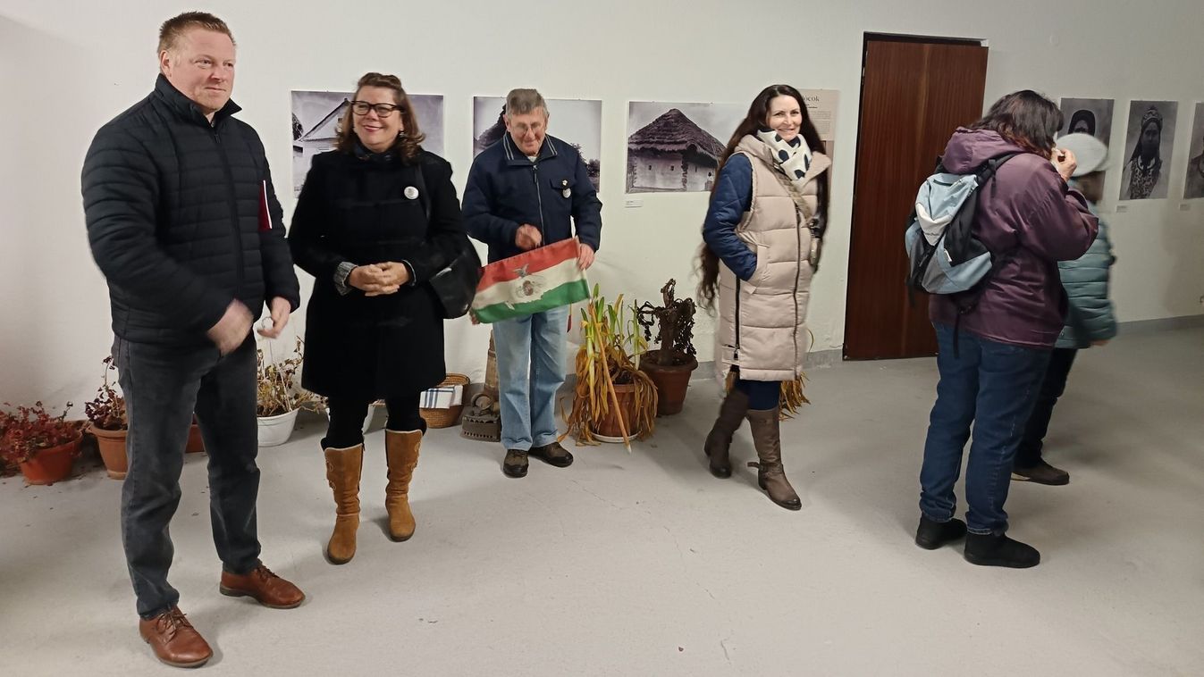 A salgótarjáni főmuzeológus 70 fős csoportot navigált a határon túli tárlaton