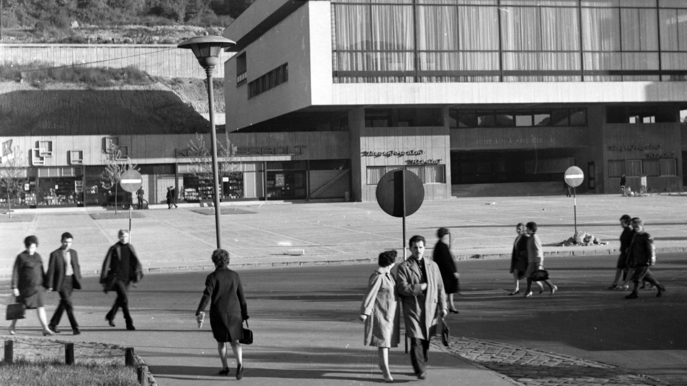 Ezt a videót biztos, hogy megkönnyezed: életre keltek a régi fotók...