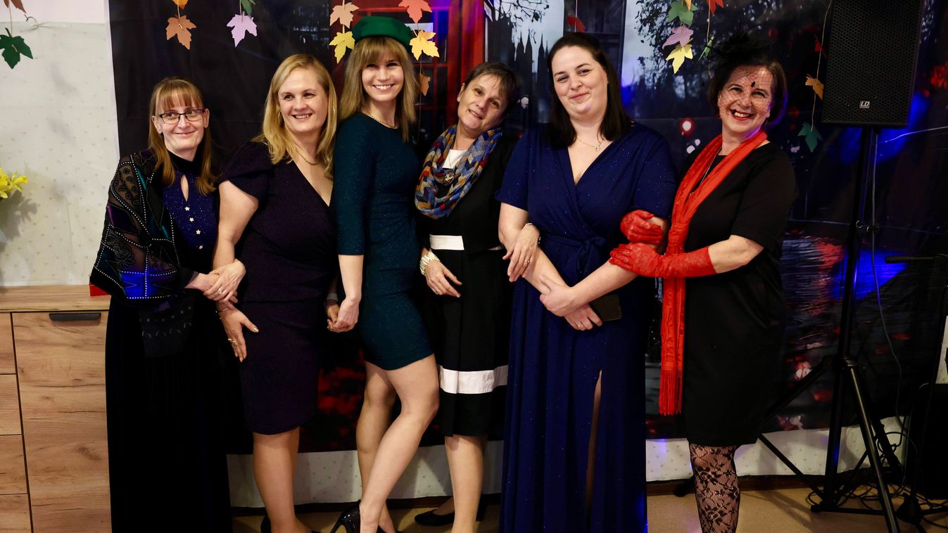 „Angolosan” érkeztek a vendégek a salgótarjáni középiskola jótékonysági báljára...