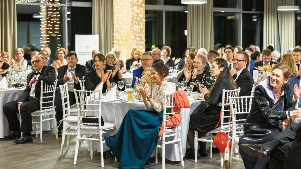 A jogászbál idén is megtöltötte a Prónay-kastély dísztermét