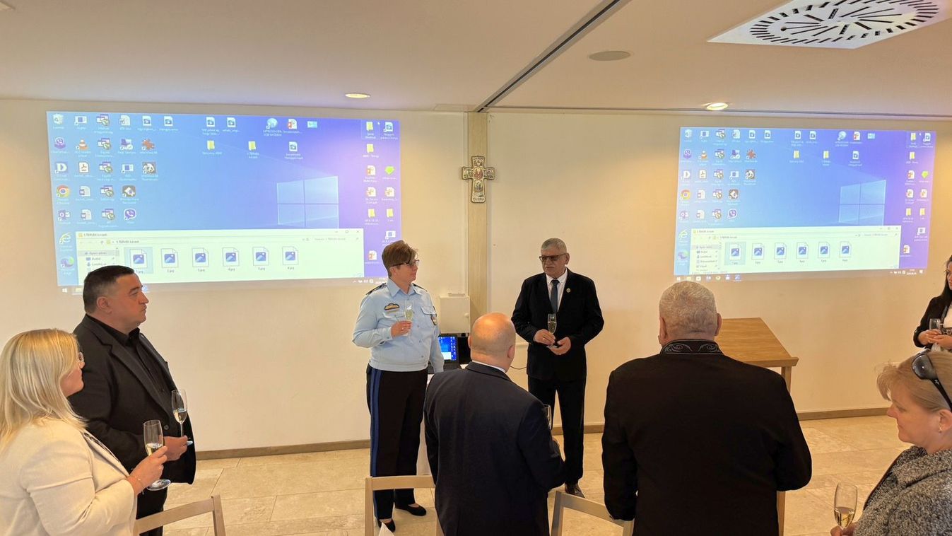 Kék fény és orgonaszó: nemes célért fogtak össze a nógrádi rendőrök Szentkúton...