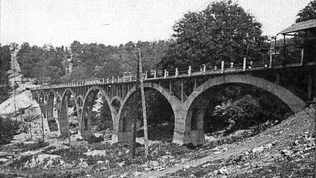 Eggyé vált a földdel Közép-Európa legnagyobb hídja Salgótarjánban, régi fotókon...