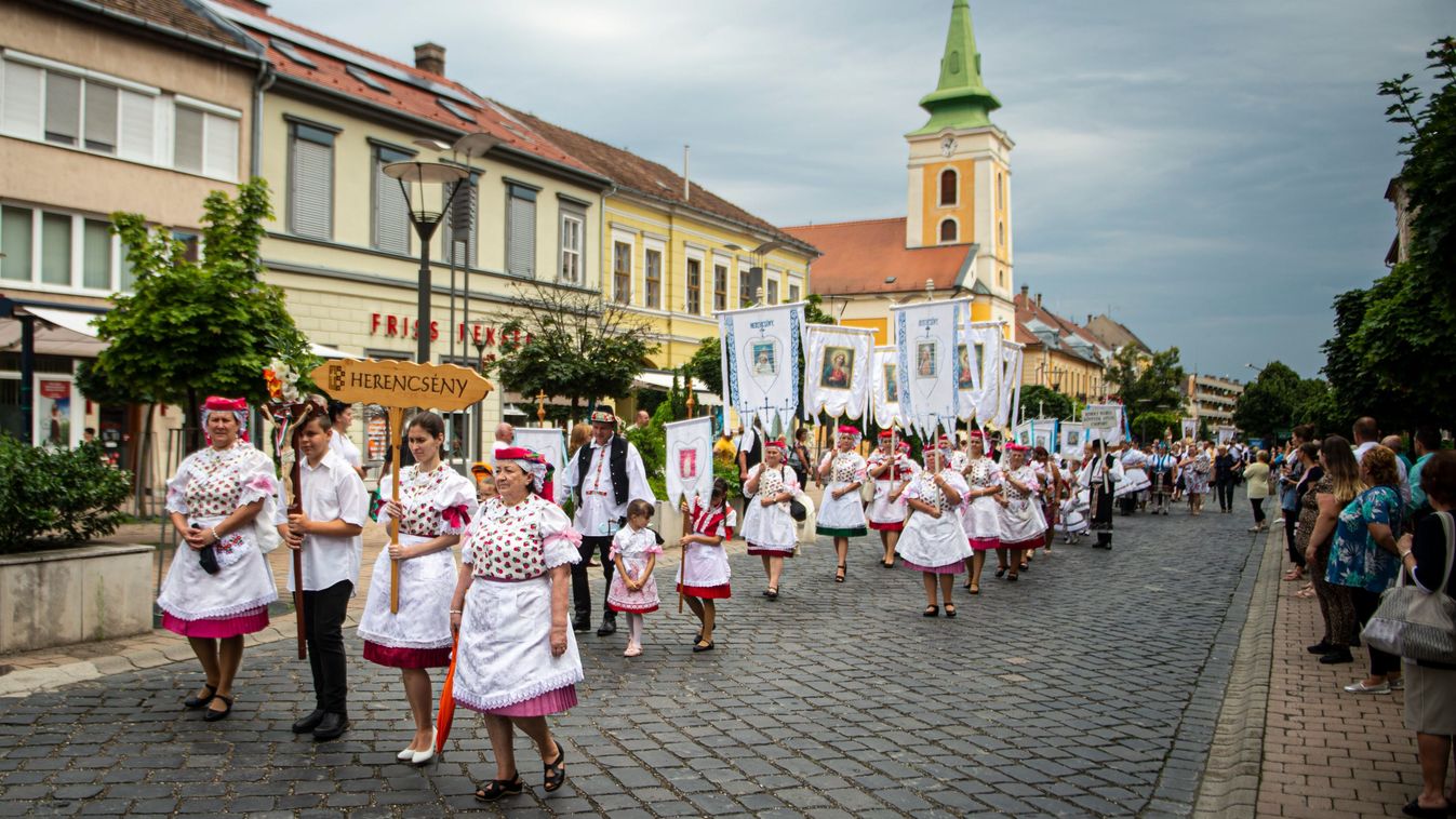 Pompás palóc főkötők nyomában Balassagyarmaton