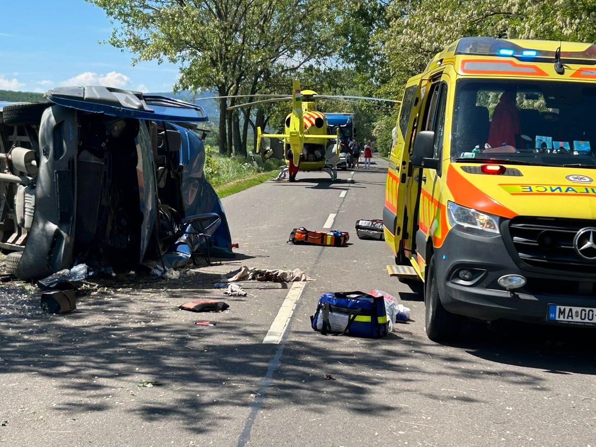 Mentőhelikopter is érkezett a súlyos nógrádi balesethez